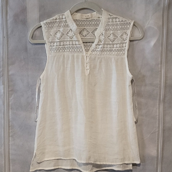 Embroidered sleeveless top - Picture 1 of 6